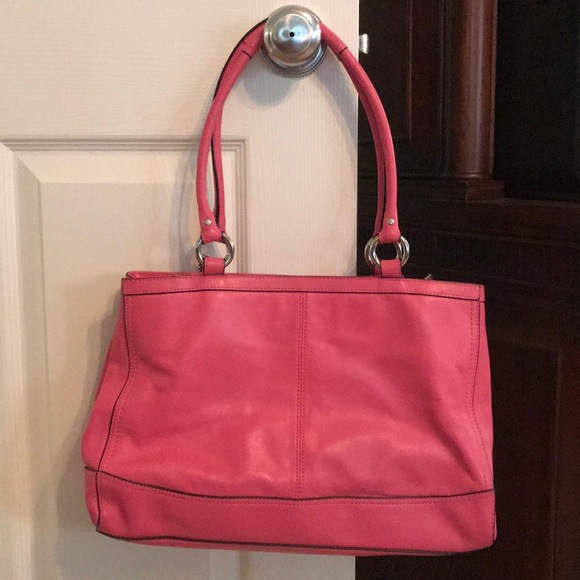 Pink leather Coach handbag - Picture 2 of 5